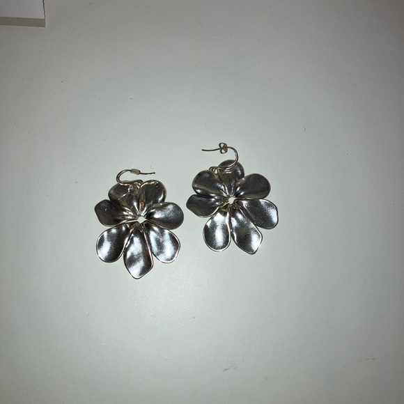 Silver flower earrings - Picture 2 of 3